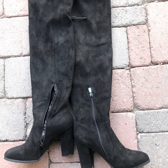 Thigh high black suede women’s boot - Picture 3 of 10